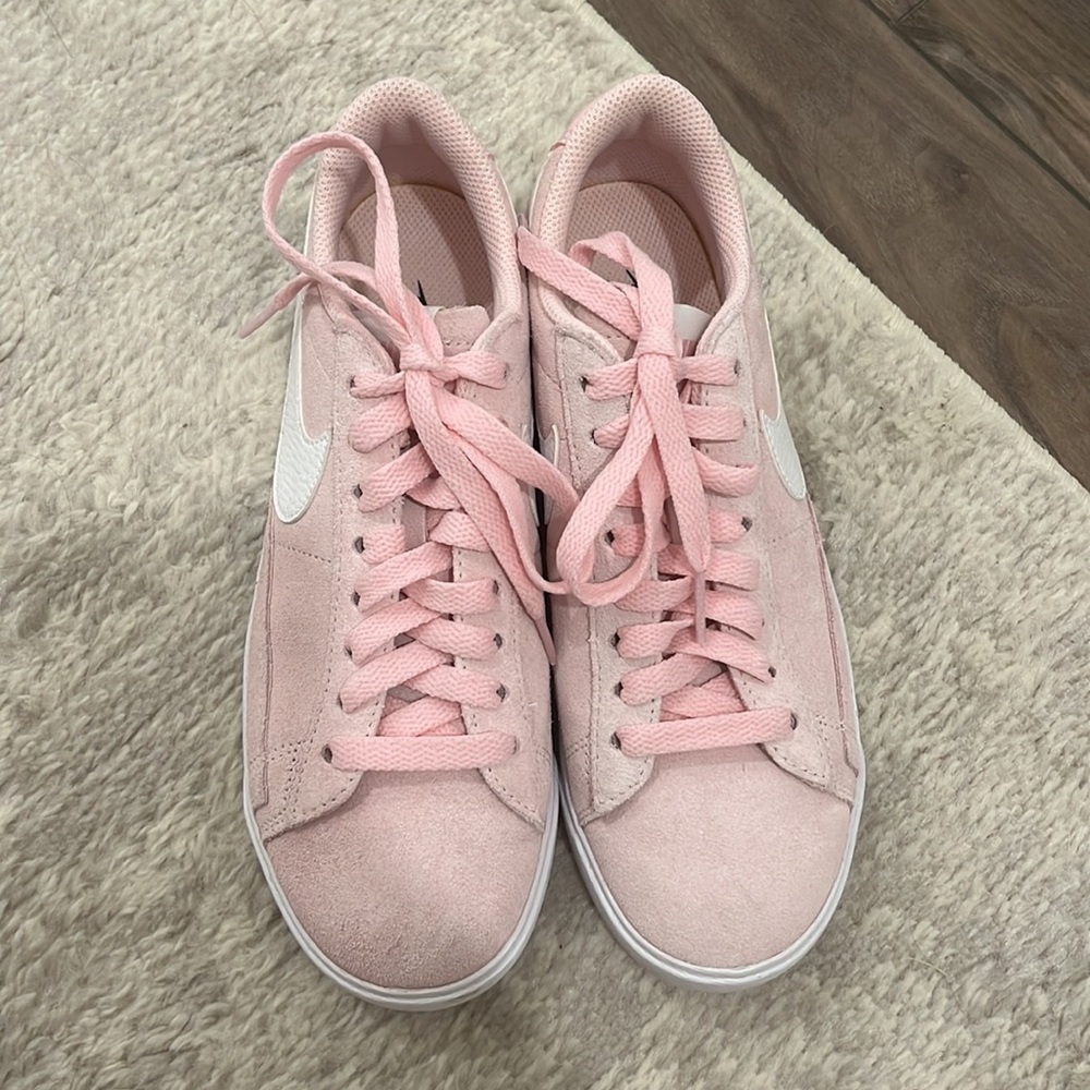 Pink Nikes - Picture 4 of 6